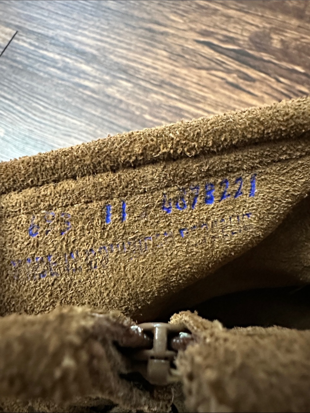 Minnetonka women’s 11 Fringe Suede Ankle Boots Brown - Picture 3 of 8